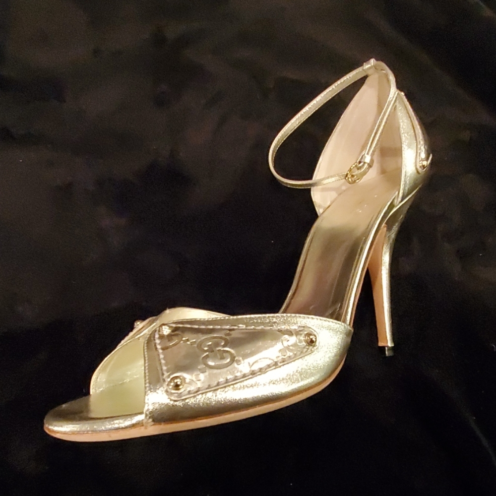 Gucci Guccissima metallic ankle strap heels. Comes w/ original box & dust bag.